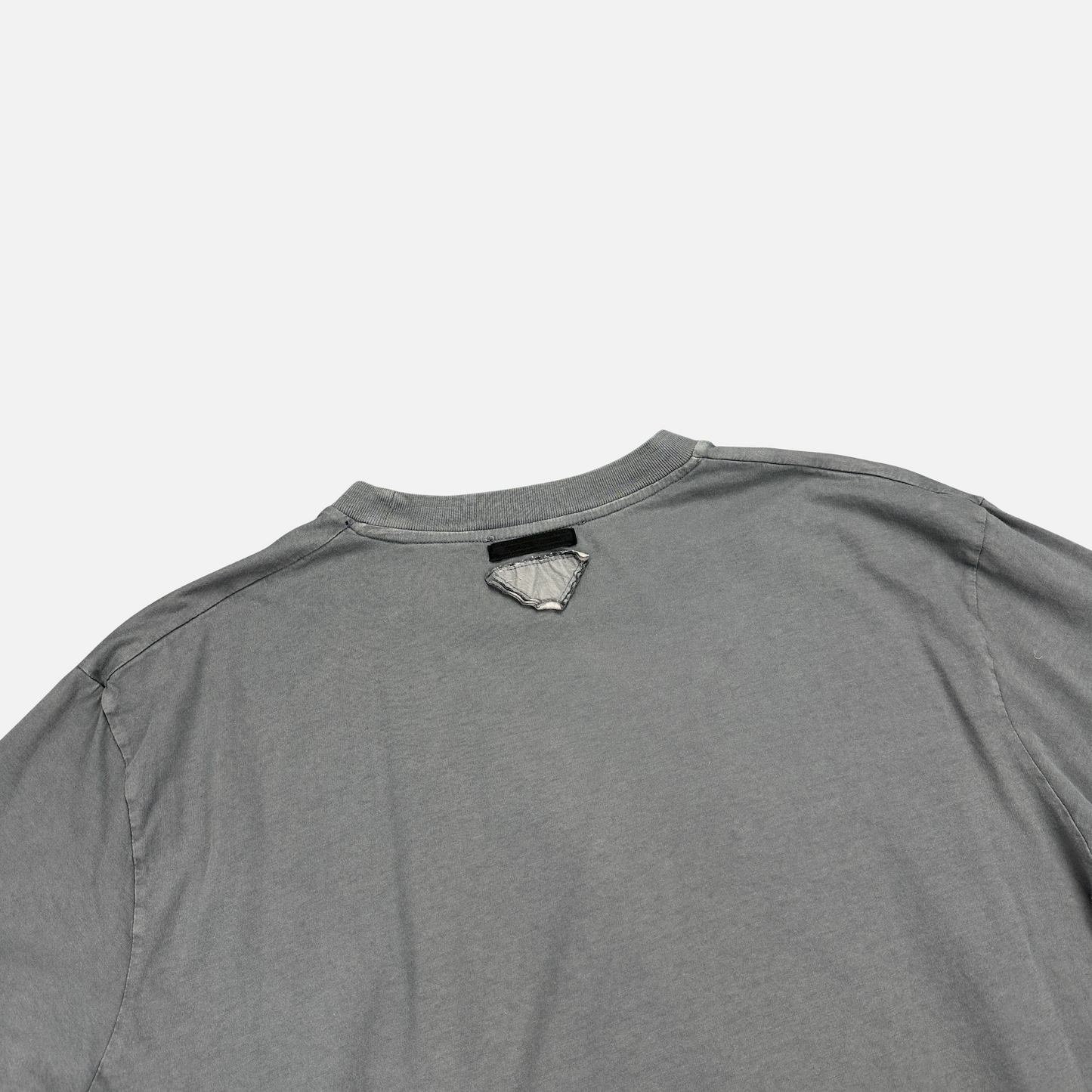 Prada Neck Logo T-shirt (Str. L)