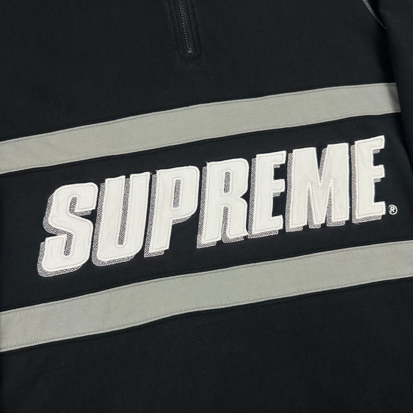 Supreme Bar Logo Half Zip L/S (Str. L)