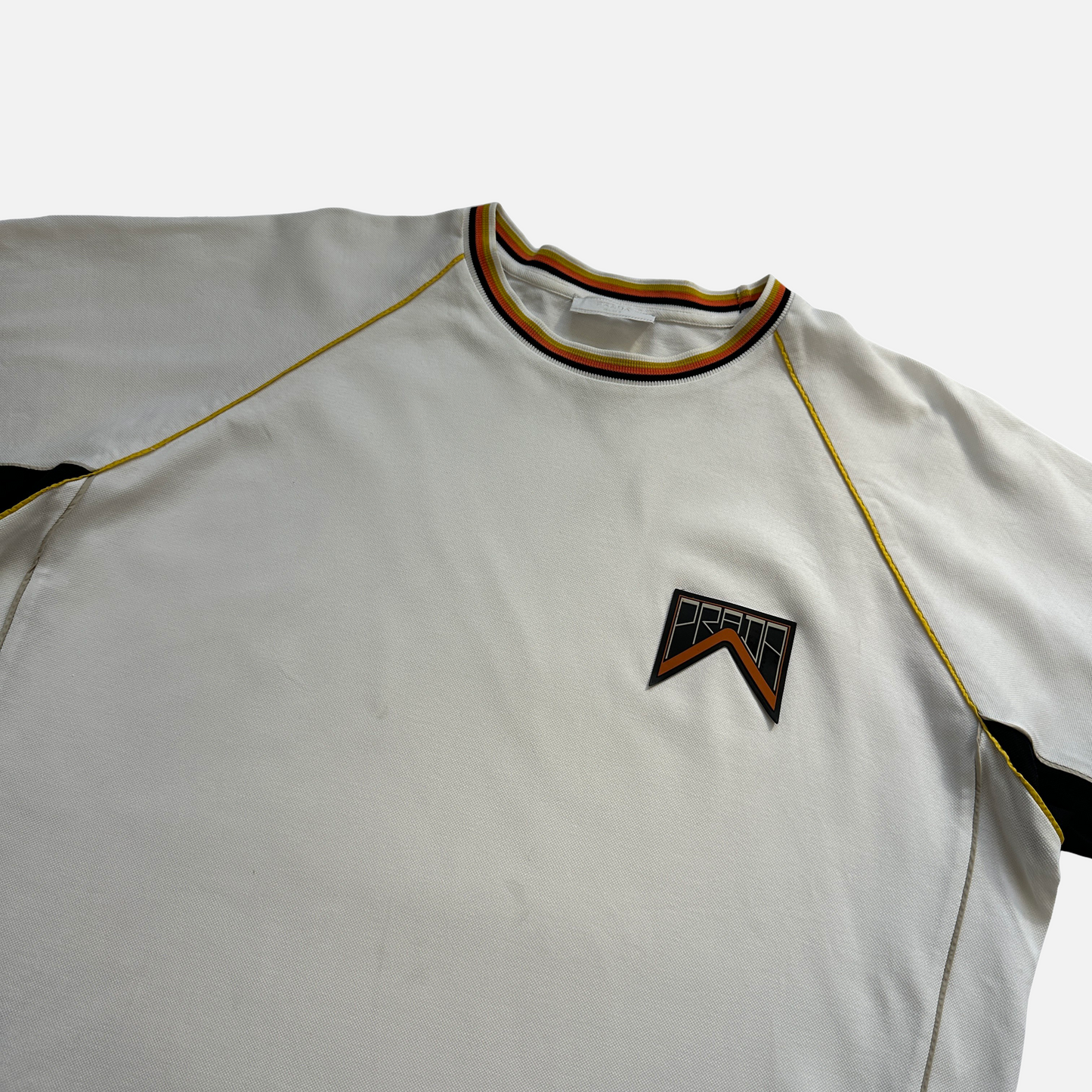 Prada Rubber Logo T-shirt (Str. L)