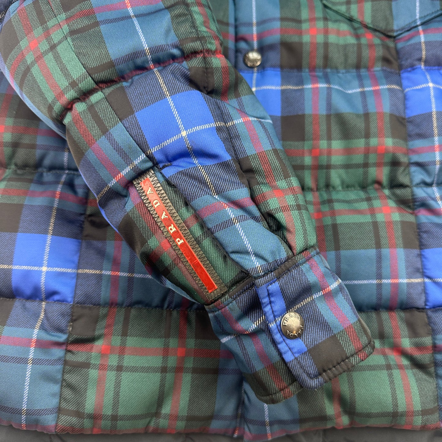 Prada Plaid Puffer Jakke (Str. M)