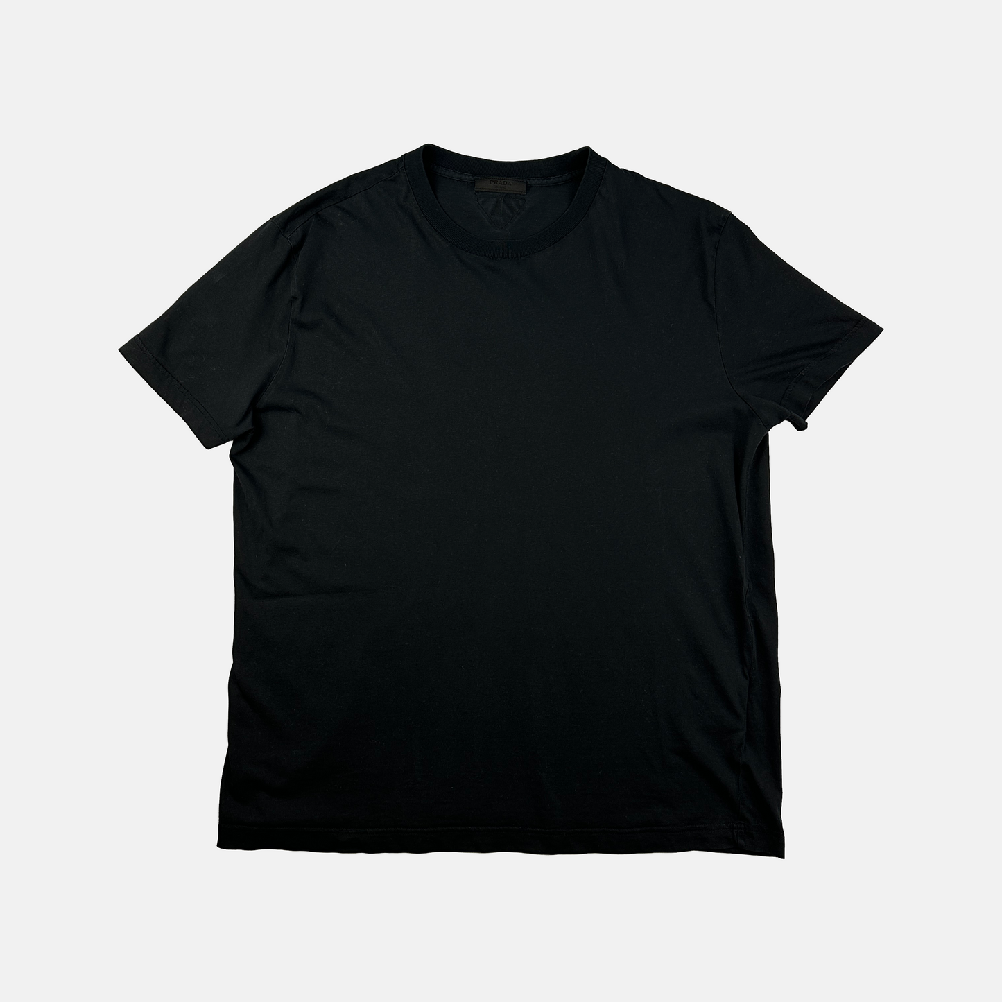 Prada Neck Logo T-shirt (Str. M)