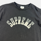 Supreme Curve Arc Logo T-shirt (Str. L)