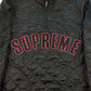 Supreme Arc Logo Quilted Jakke (Str. S)