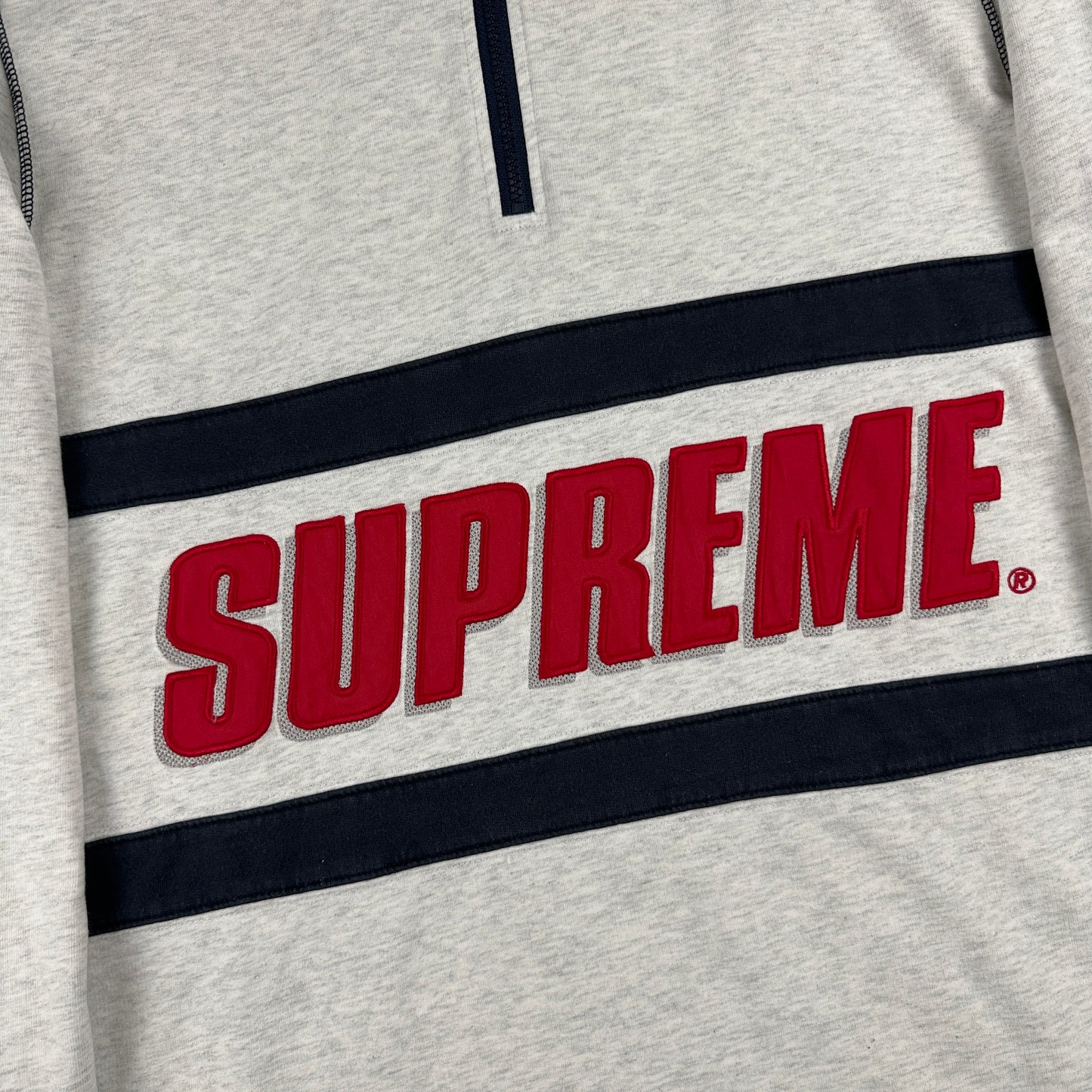 Supreme Bar Logo Half Zip L/S (Str. M)