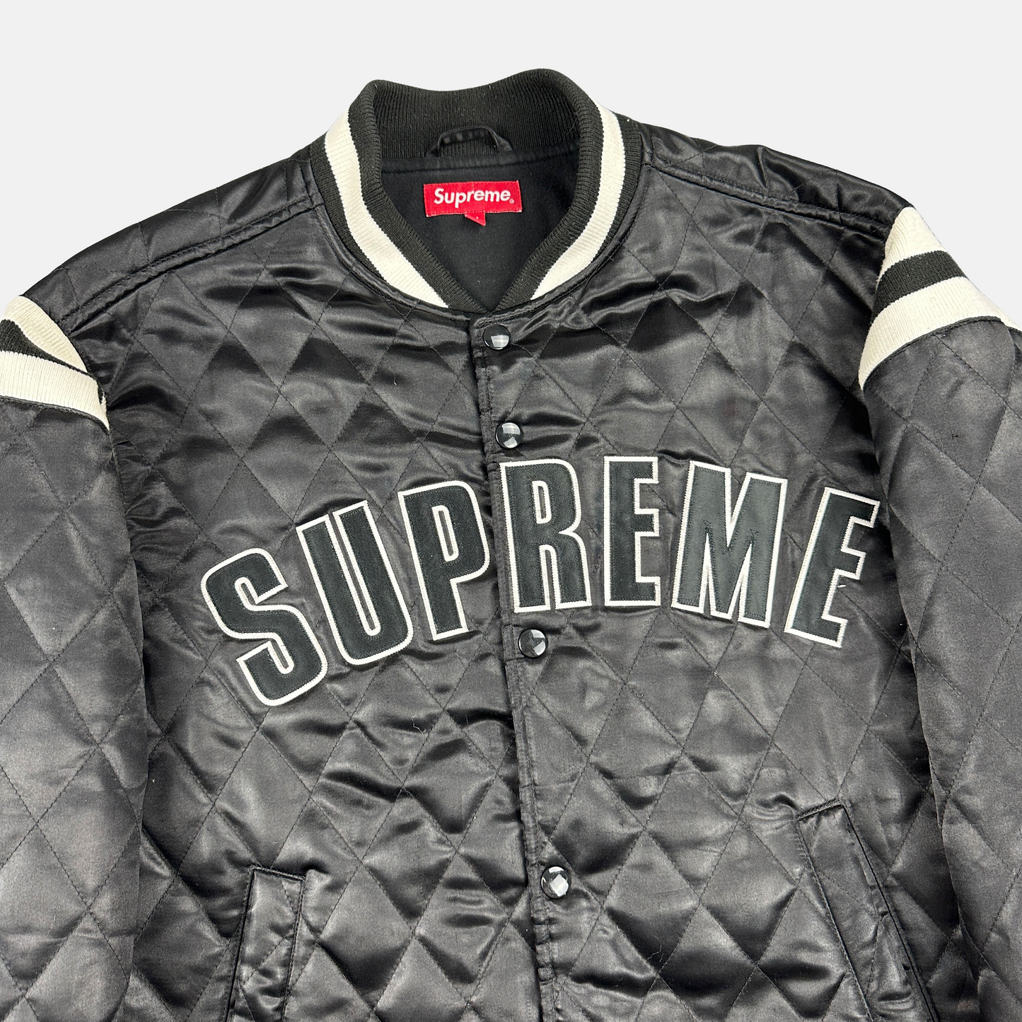 Supreme Quilted Satin Varsity Jakke (Str. M)