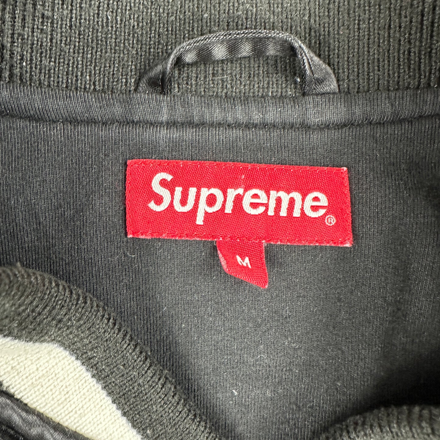 Supreme Quilted Satin Varsity Jakke (Str. M)